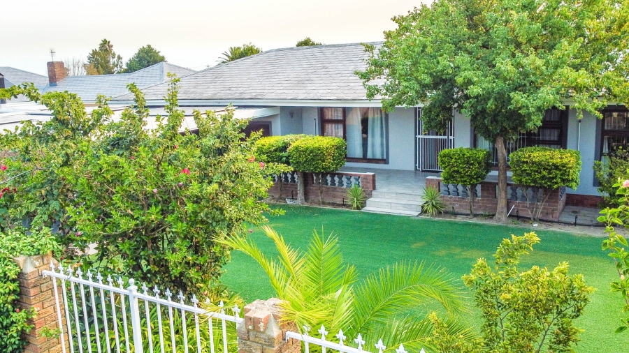 4 Bedroom Property for Sale in De La Haye Western Cape